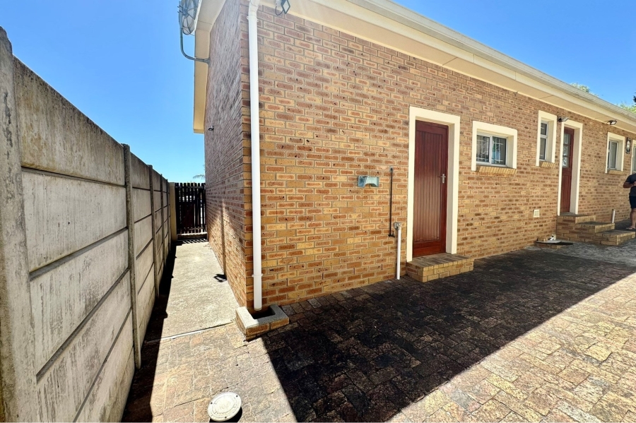 To Let 3 Bedroom Property for Rent in Sonstraal Heights Western Cape